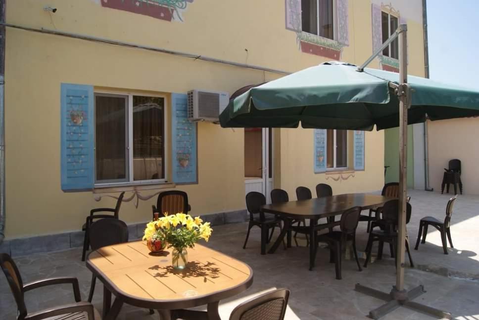 Hotel Bonjour House Erivan Exterior foto