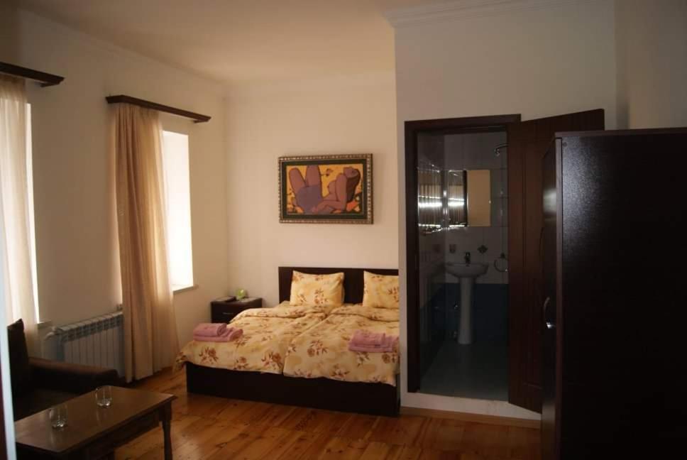 Hotel Bonjour House Erivan Exterior foto