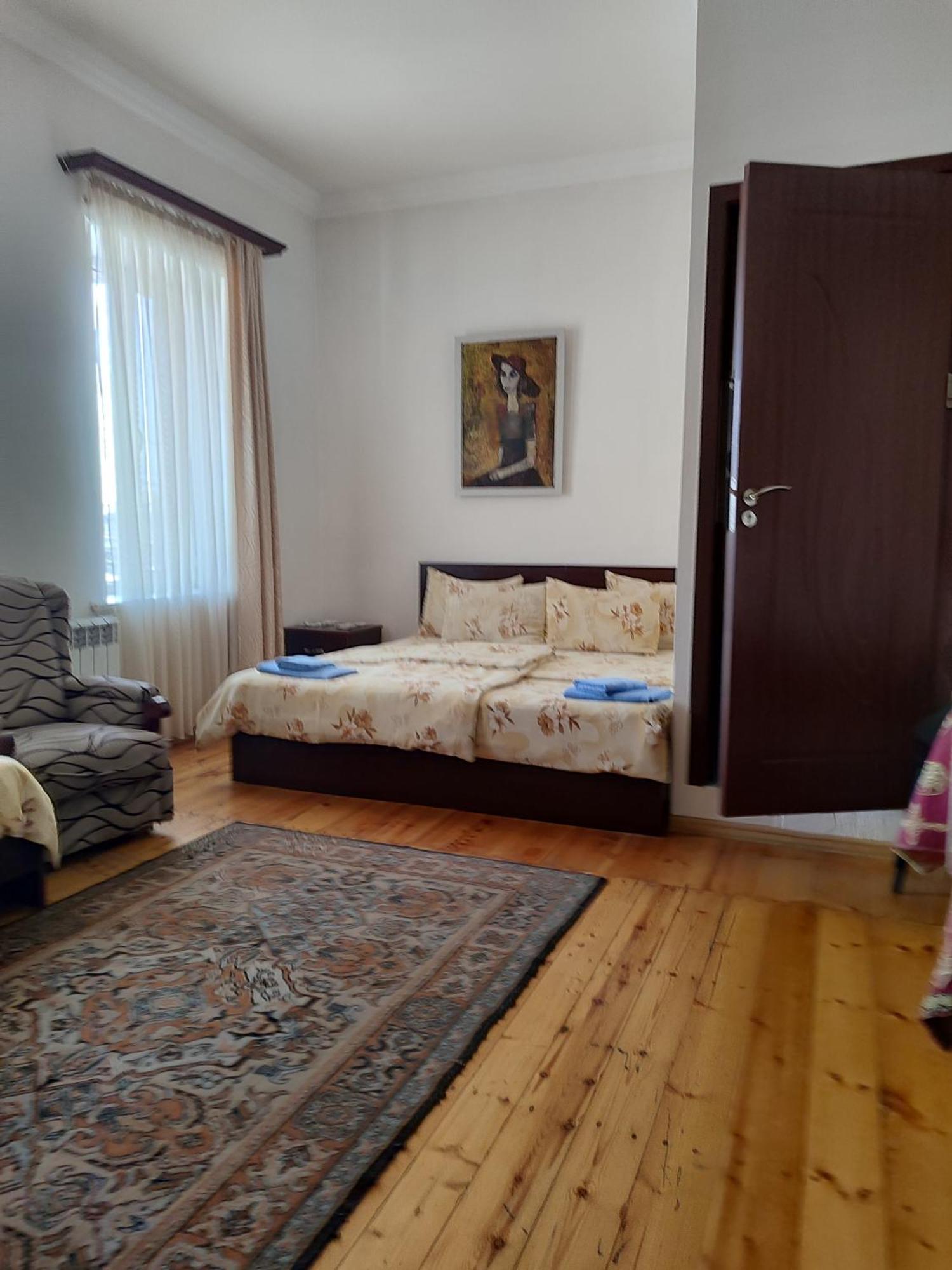 Hotel Bonjour House Erivan Exterior foto